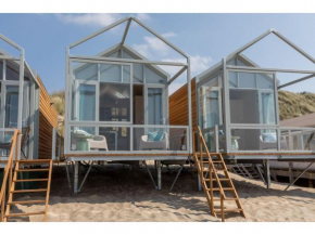 Unique beach house located on the beach of Dishoek 2 adults and 3 children